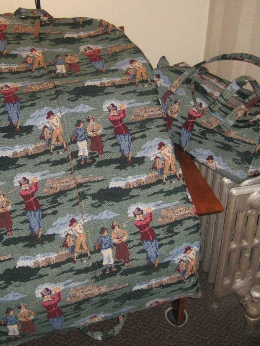GOLF DESIGN TAPESTRY DUFFLE BAG AND GARMENT BAG